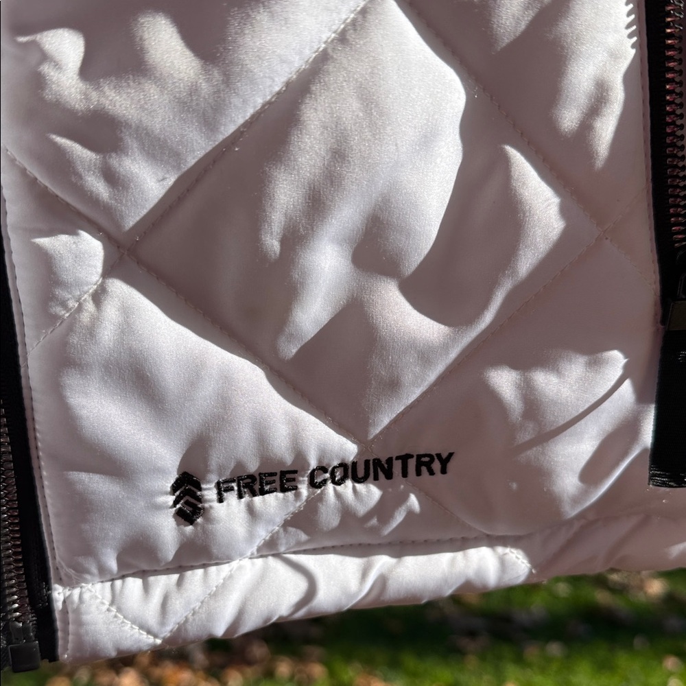 Free Country Women's Gray And White Reversible Quilted Vest - Picture 3 of 9